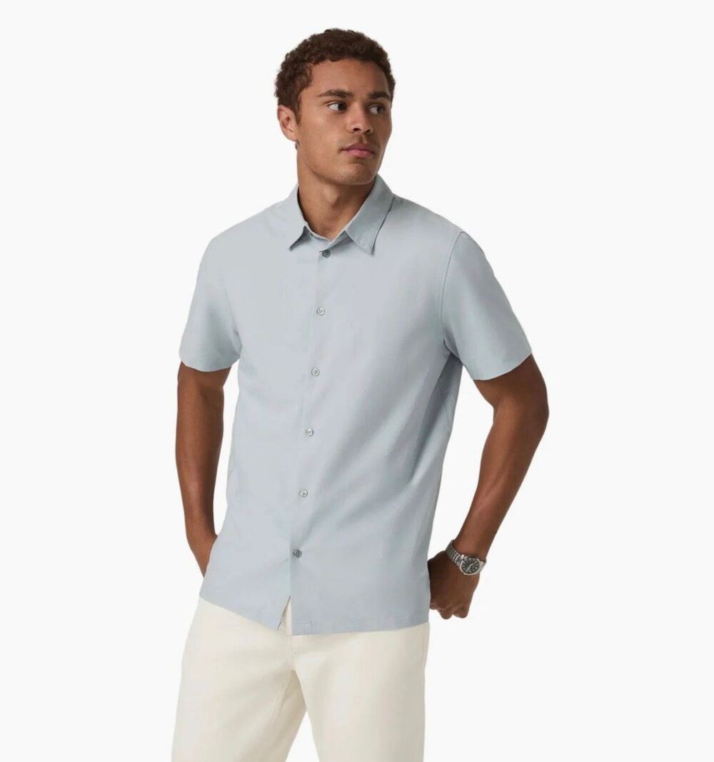 Vuori Men's Short Sleeve Manhattan Performance Button Down in Harbor Grey Size L